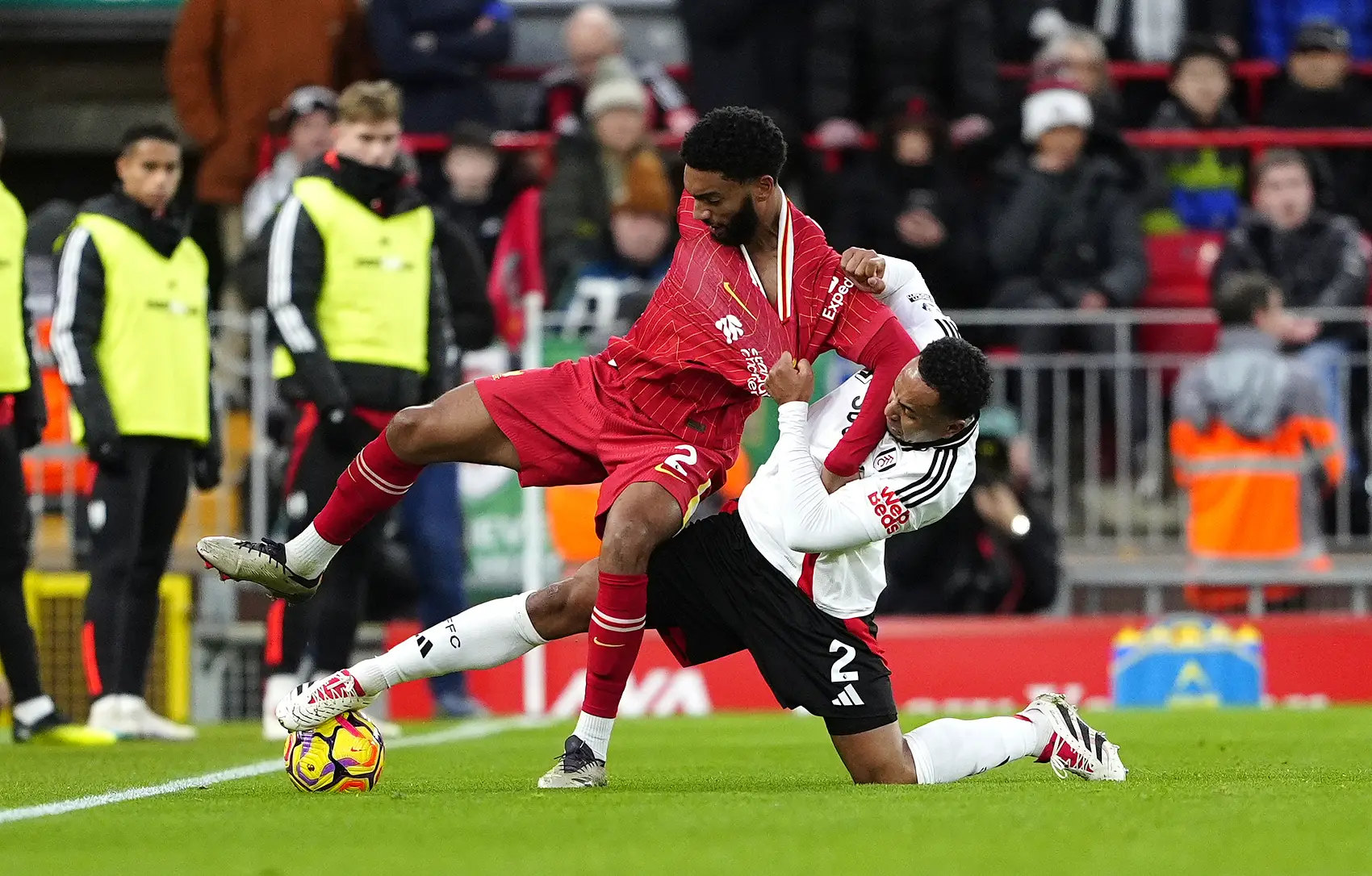 竞争激烈！两支球队在比赛中打平