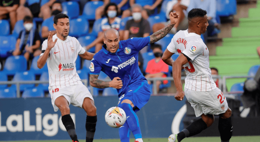 包含赫罗那客场轻松过关，保持不败势头的词条