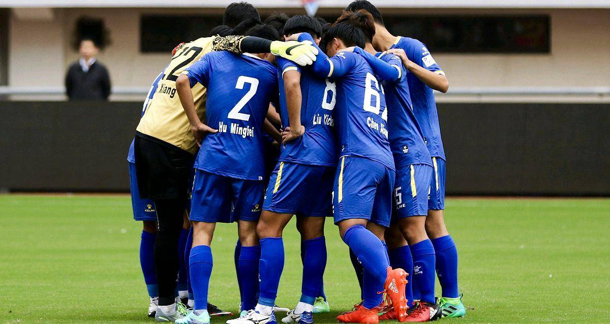 包含广岛三箭主帅鼓舞士气，赴榜首球队反击的词条