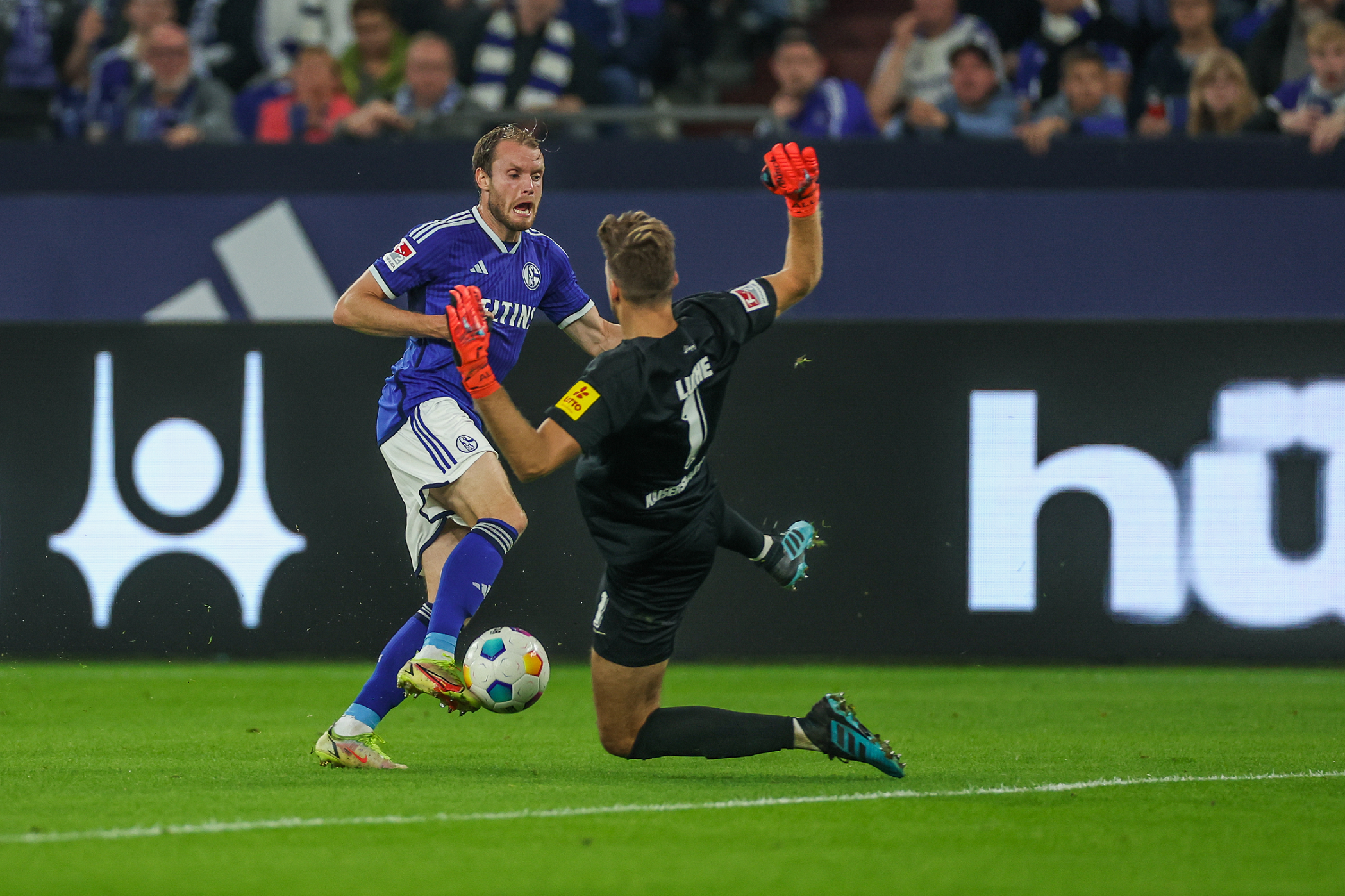 沙尔克展现强大实力，取得热血胜利