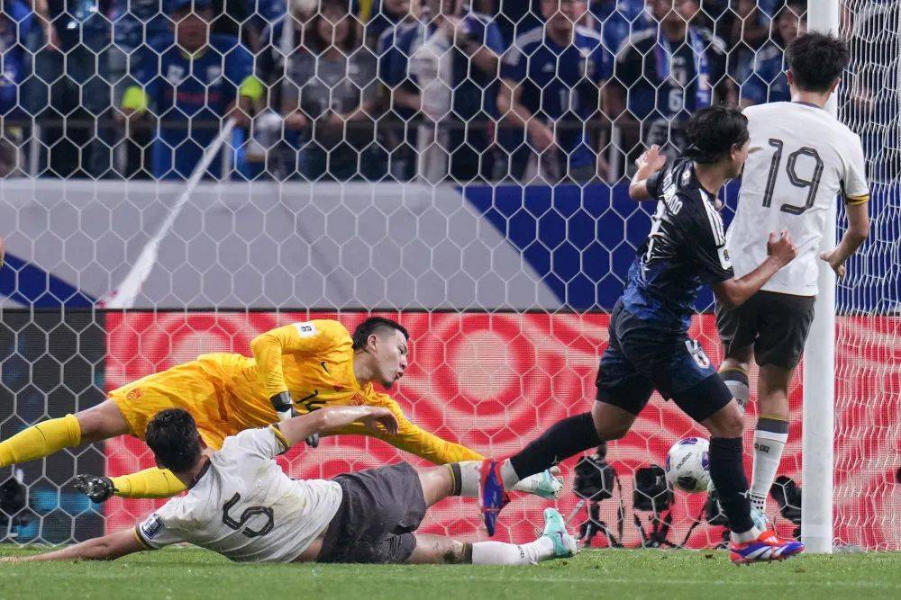 联赛冠军遭遇惨败，陷入困境