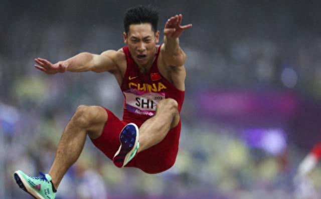 拜仁慕尼黑轻松晋级，卫冕之路延续