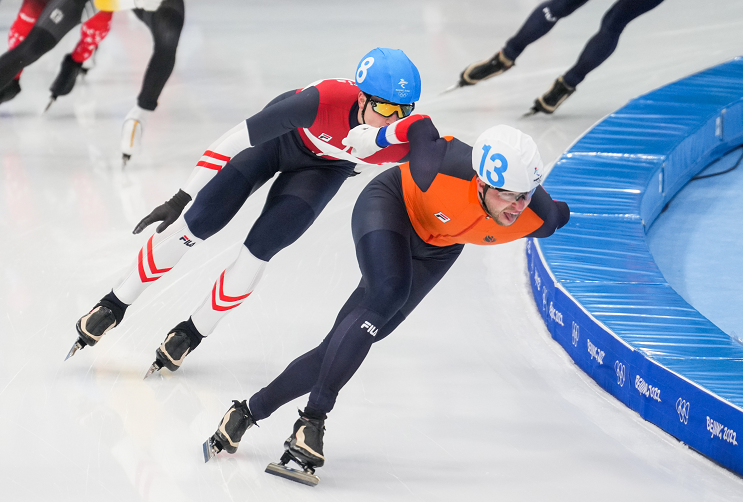 包含荷兰足球传奇发声，呼吁关注青少年足球教育的词条