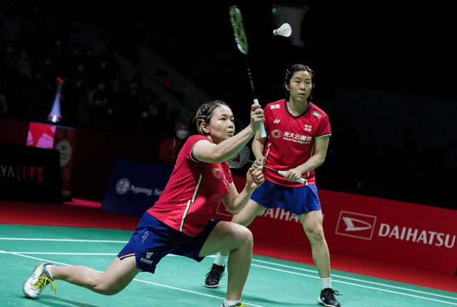 开云体育直播-关于马来西亚队翻盘韩国队，黄鸭组合点燃赛场的信息