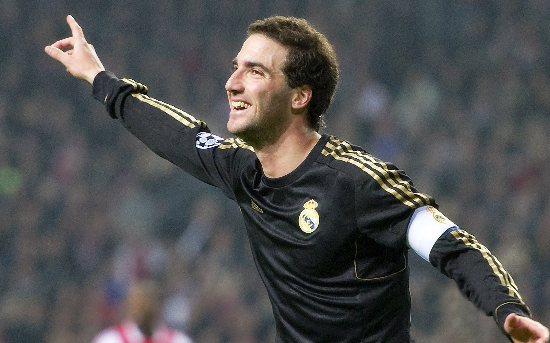 奥斯梅恩掌控赛场风云，加拿大对阵瑞典的战术博弈与个人英雄主义